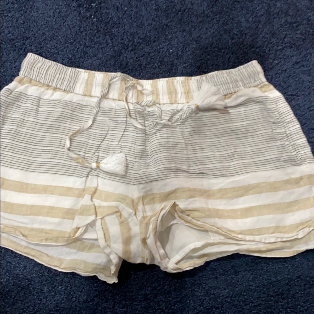 Vineyard vines striped shorts XS